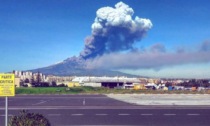 Chiuso l'aeroporto di Catania a causa dell'Etna, dirottati i voli per Orio al Serio