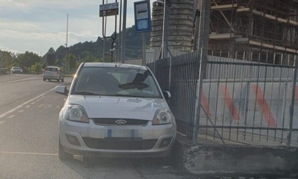 Auto abbandonata ad Albano da più di un mese, si cerca il proprietario