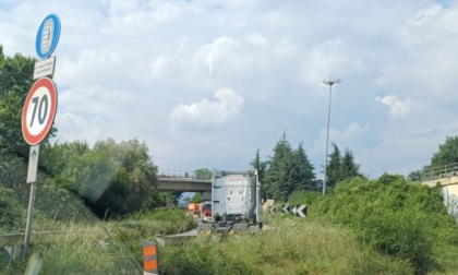 Camion ribaltatosi lungo l'Asse a Seriate, svincolo chiuso anche domani (4 luglio)