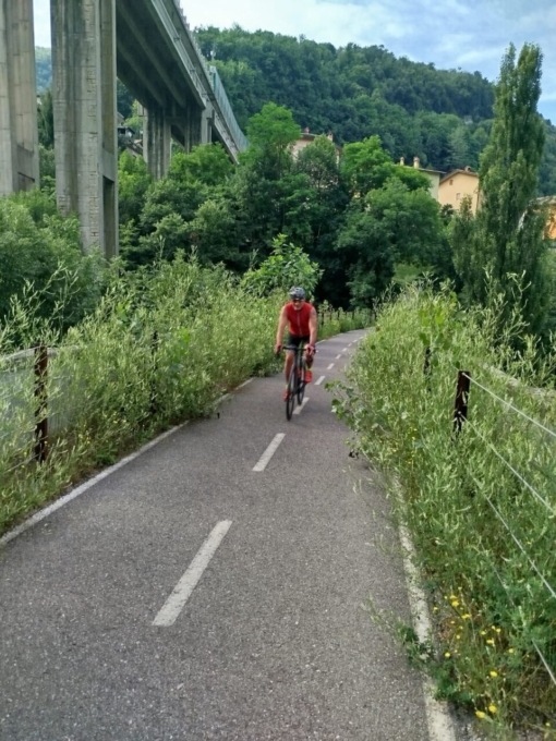 Valle Brembana, «che delusione la ciclopedonale» tra chiusure, erbaccia e rovi