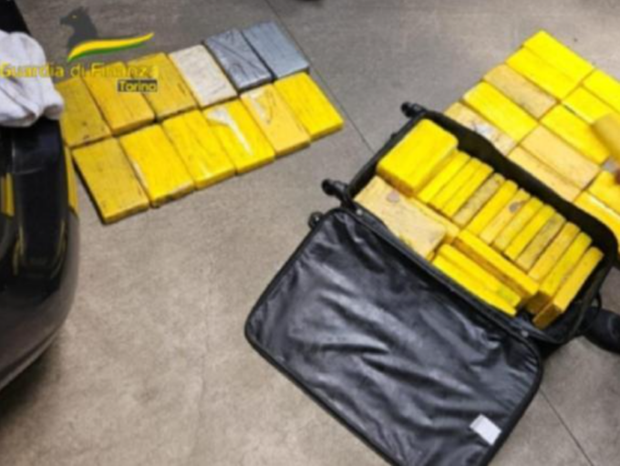 80 chili di cocaina nel doppiofondo del bagagliaio, arrestato narcotrafficante albanese a Brignano