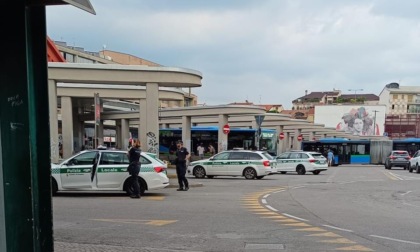 Uomo ferito alla testa con una bottiglia di vetro alle Autolinee, primo intervento dell'Esercito