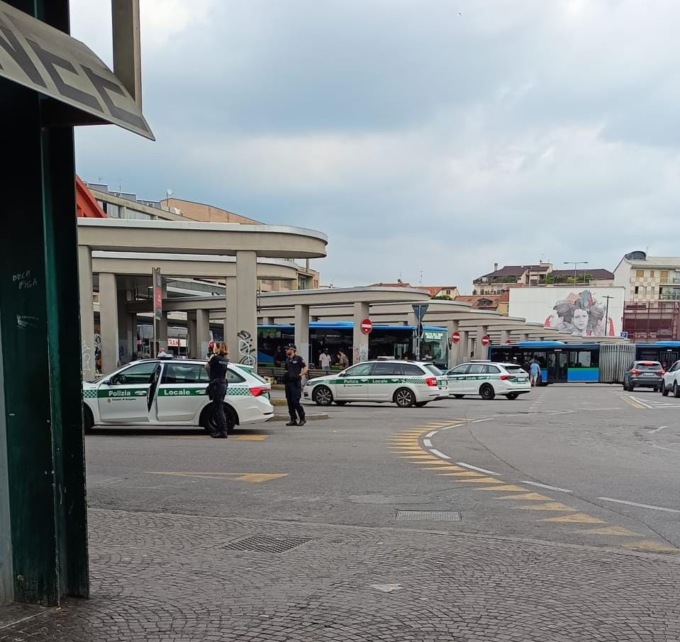 Uomo ferito alla testa con una bottiglia di vetro alle Autolinee, primo intervento dell’Esercito