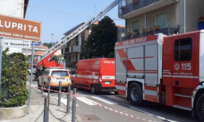 Sono serviti i pompieri per tirare giù da un tetto di Calusco un uomo in fuga dalla polizia