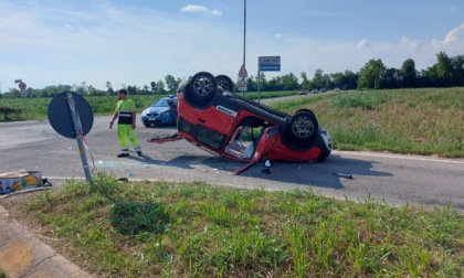 Scontro tra due auto a Castel Cerreto, auto con a bordo coppia di anziani si ribalta