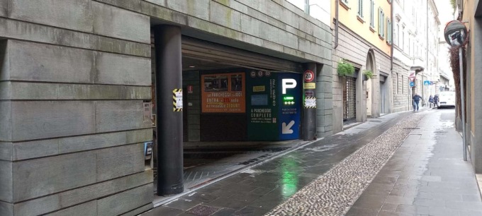 Il parcheggio Del Centro di via Borfuro chiude per una settimana: occhio alla Ztl!