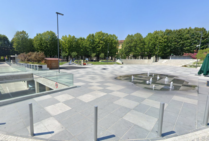 Niente torso nudo, bikini, calcio e monopattini: a Treviglio si “blinda” Piazza Setti