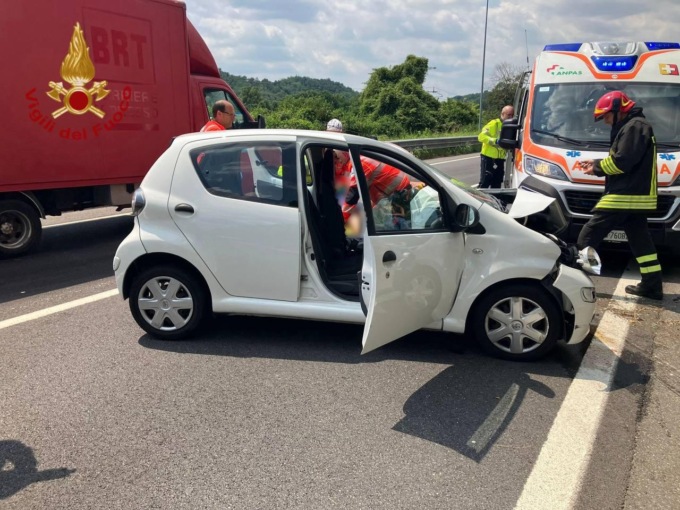Frontale auto-camion a San Paolo D’Argon: 69enne estratta dalla vettura