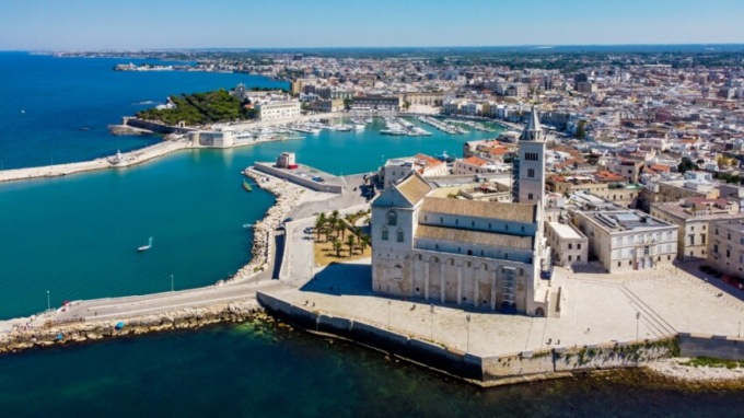 Prenotano online, ma le case in Puglia non esistono: due famiglie bergamasche (quasi) truffate