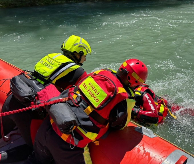 Si tuffa nell’Adda a Medolago e non riemerge: nessuna denuncia, ricerche sospese