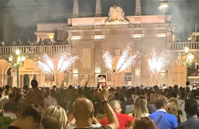 Fuochi di Sant’Alessandro, gli organizzatori: «Critiche esagerate: c’era una bella atmosfera»