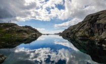 Se volete godervi il fresco e la bellezza dei monti, il giro dei laghi di Valgoglio è perfetto