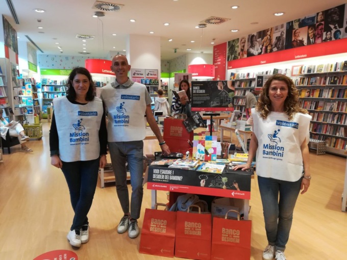 Torna il “Banco dei Desideri”: libri, penne e quaderni regalati agli studenti più fragili