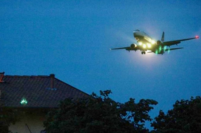 Stop ai voli notturni all’aeroporto di Orio, almeno si comincia a parlarne