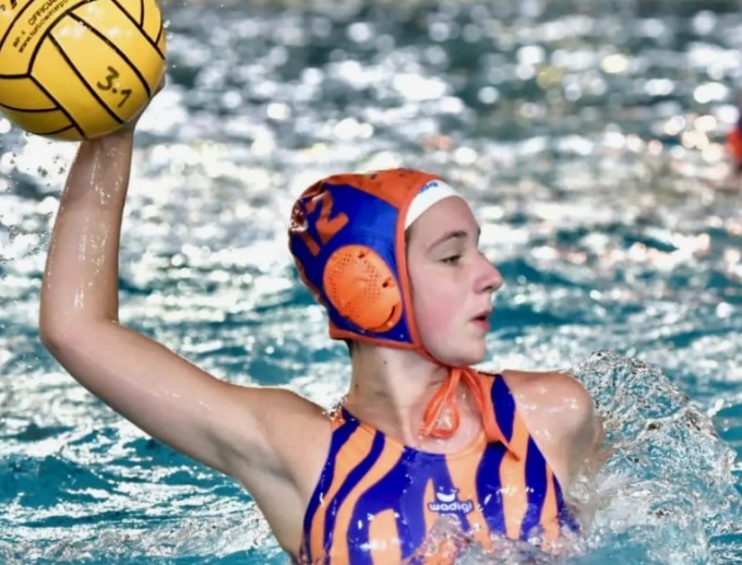 Osio Sotto festeggia Arianna Lava, che ha vinto lo scudetto di pallanuoto col Bogliasco