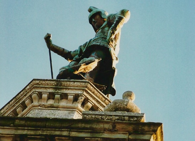 Ebbene sì: finalmente San Giorgio si riprende la cima del campanile di Treviolo