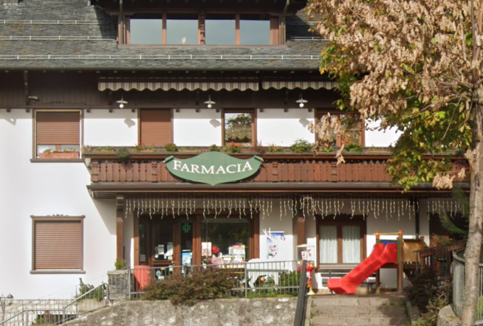 La Val Serina si mette in coda a mezzanotte in farmacia: “gara” per un posto dal nuovo medico