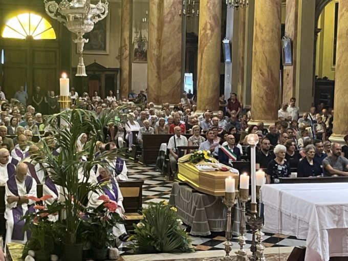 L’addio di Albino a don Bruno Ambrosini, il prete operaio che seminava tenerezza