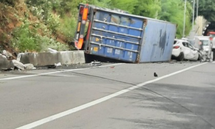 Grave incidente all'imbocco della galleria Montenegrone: morta una donna, traffico bloccato