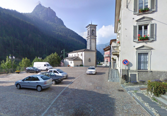 Senso unico in via Bianchi a Carona. In piazza e lato strada parcheggi a tempo