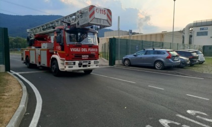 Incendio alla Cartiera dell'Adda di Calolzio: nove intossicati, ma nessuno è grave