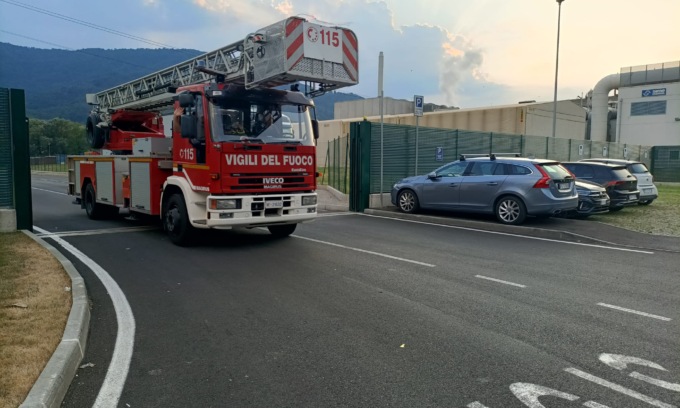 Incendio alla Cartiera dell’Adda di Calolzio: nove intossicati, ma nessuno è grave