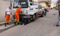 Da Lovere in Sicilia per gli incendi. E con la siccità portano anche l'acqua nei paesi