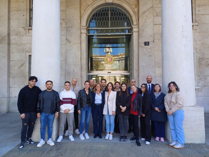 Otto donne, sei uomini, età media 31 anni: i 14 nuovi agenti della polizia locale di Bergamo
