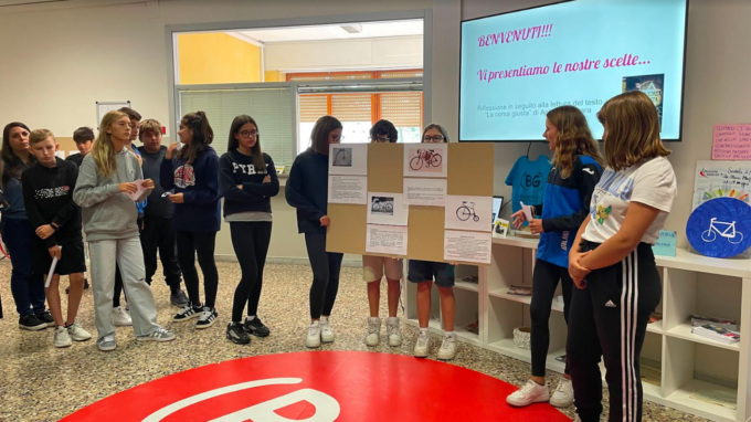 I residenti di Domitys Quarto Verde in visita agli alunni dell’istituto Bambino Gesù