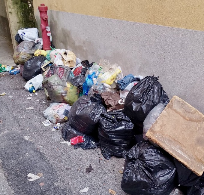 Tre denunce e 70 sanzioni per abbandono di rifiuti tra Brembate, Capriate e Boltiere