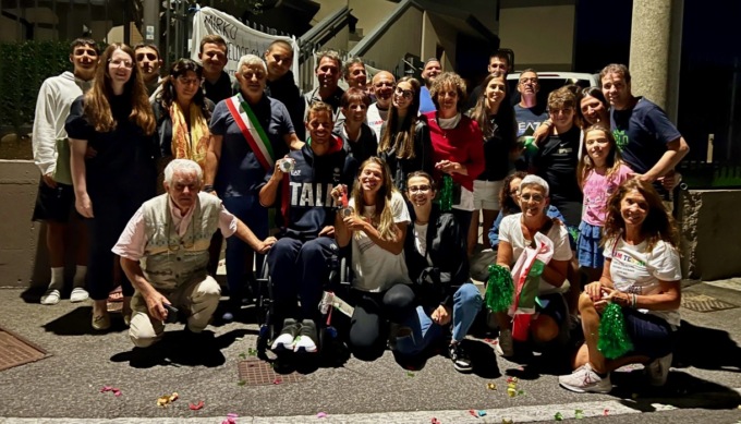 Il ritorno da eroe a Grassobbio dell’atleta paralimpico Mirko Testa, con ben due medaglie