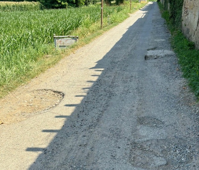 Continua la polemica a Osio Sopra: «Buche nelle strade? Non è questo il modo»