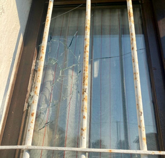 «Un uomo ci minaccia ma nessuno ci aiuta»: l’incredibile vicenda ad Azzano San Paolo