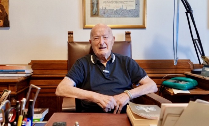Un secolo di monsignor Bonicelli: «Giovanni Paolo II mi chiamava “mio generale”»