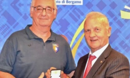 Quelle domeniche in campo ad arbitrare, per trent'anni: premiato l'azzanese Mangili