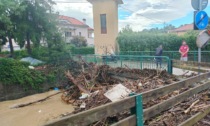 Maltempo a Bergamo, la Morla esonda a causa dei detriti: i video della città allagata