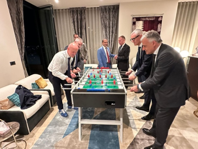 Valbondione internazionale con tedeschi e consoli di Qatar e Croazia (che il sindaco sfida a calcio balilla)