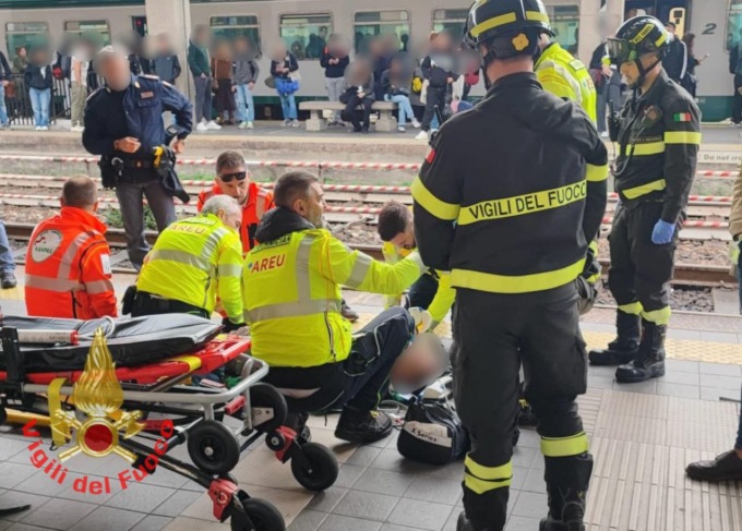 Crolla pensilina nella stazione di Monza, circolazione dei treni interrotta verso Bergamo