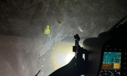 Recuperata nella notte in elicottero una 51enne di Bergamo sul ghiacciaio dell'Adamello