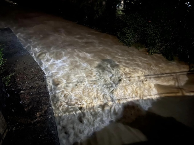 Insolite cascate, sacchi di sabbia, ancora acqua nei box: la pioggia di ieri ha fatto il bis di disagi