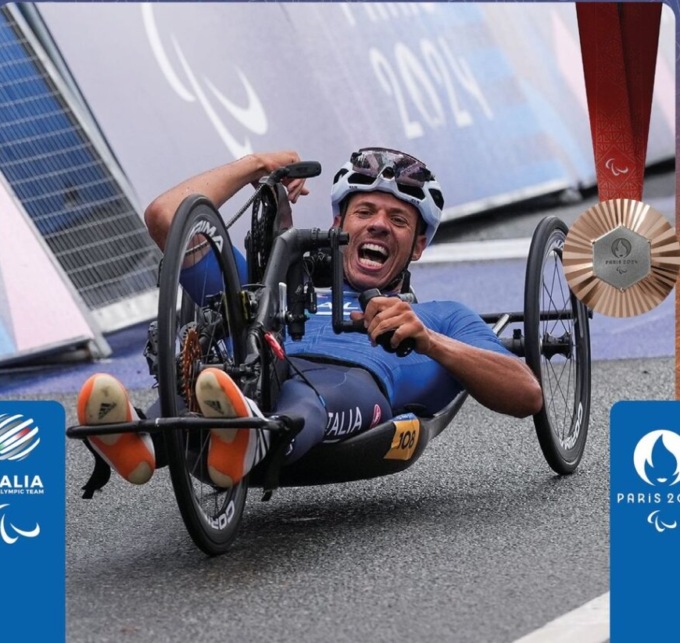 Mirko Testa, atleta paralimpico di Grassobbio, è bronzo nell’handbike su strada a Parigi 2024