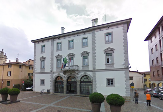 Parco agrivoltaico a Osio Sotto, contro il progetto presidio del Comitato Tutela Ambientale davanti al Comune
