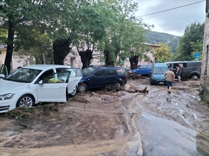 Le foto dei danni del maltempo ad Alzano e Nembro, tra strade chiuse e allagamenti