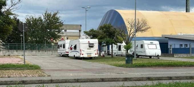 Sgomberato ad Antegnate il parcheggio dai nomadi, al loro posto è arrivato il circo