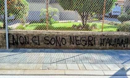 Scritte razziste apparse sul luogo dell'omicidio di Sharon Verzeni a Terno d'Isola