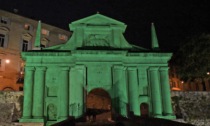 Porta San Giacomo a Bergamo si è illuminata di verde per la Giornata della salute mentale