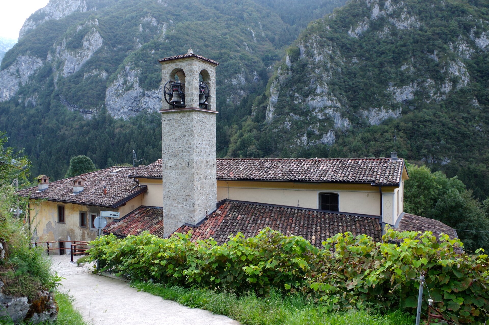 1 - La chiesa di Santa Magherita a Valzurio