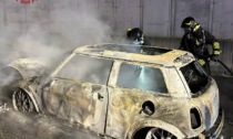 Auto prende fuoco lungo la Brebemi: intervengono i vigili, nessun ferito