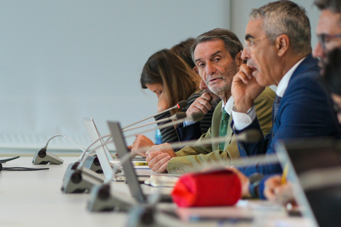 Treni, servizio inaccettabile. Lo sfogo di Fontana: «Indignato dalla gestione di Rfi»