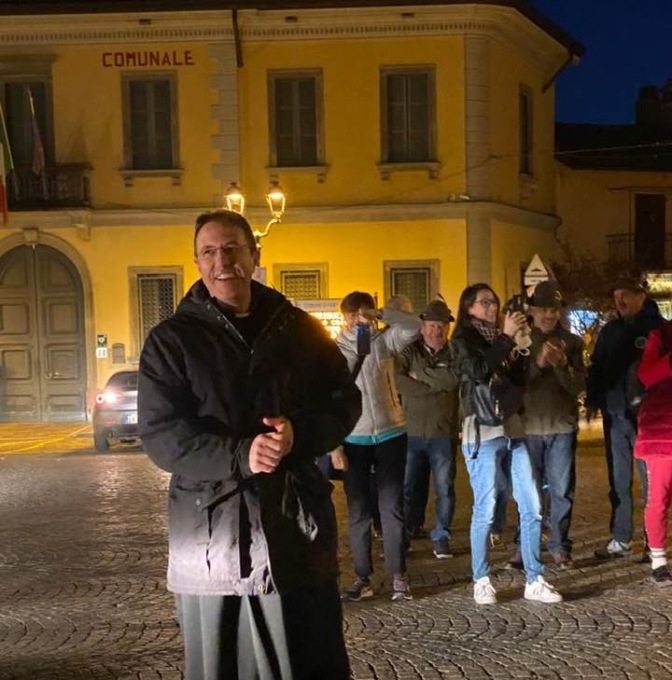 Durante la messa un ladro ruba le chiavi della moto dalla casa del parroco di Canonica d’Adda